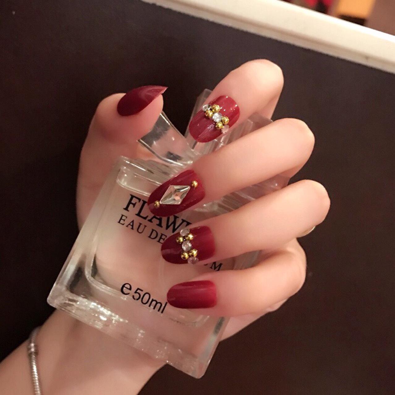 

Burgundy Rhinestone Short False Nails: Bridal Manicure Patches for a Noble Look