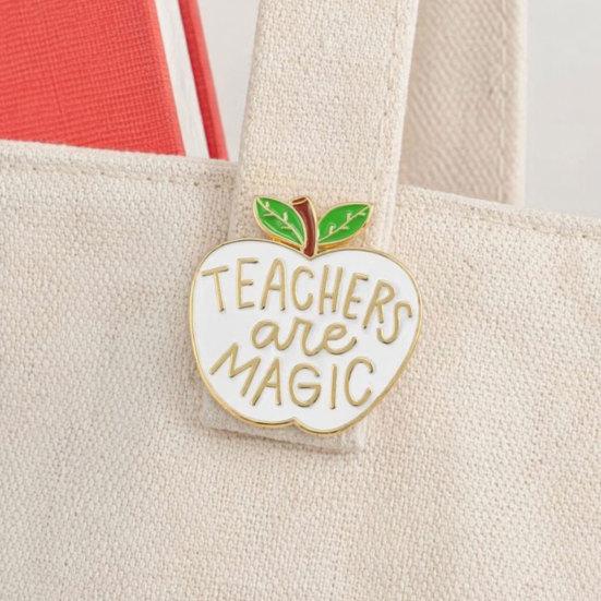 Yangyizhi Brooch Pin, Enamel Teacher-Themed Fruit Shape Lapel Lightweight Outfit Badge for Teachers Day Graduation