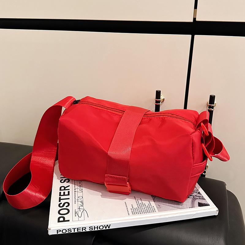 Niche Design Women's Bag Spring New Fashion Casual Sports Lightweight Messenger Bag Simple Retro Shoulder Bag