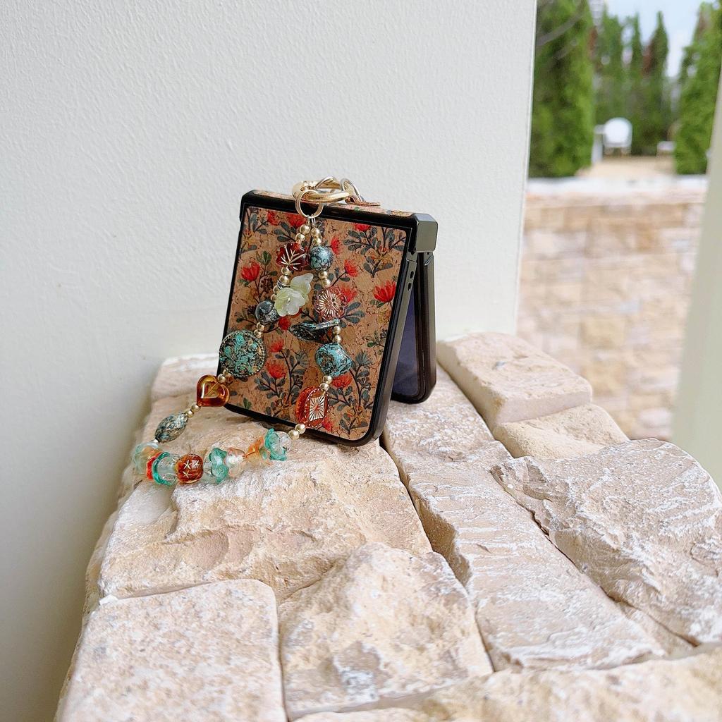 PU Leather Retro floral prints Cover with Glitter Bead Wrist Chain Strap Bracelet For Samsung Galaxy Z Flip 6 5 4 3 Phone Case