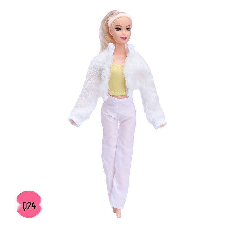

Набор модной одежды для куклы Барби 30 см: Длинное пальто из искусственного меха и плюшевая короткая куртка Clothes only (doll not included)