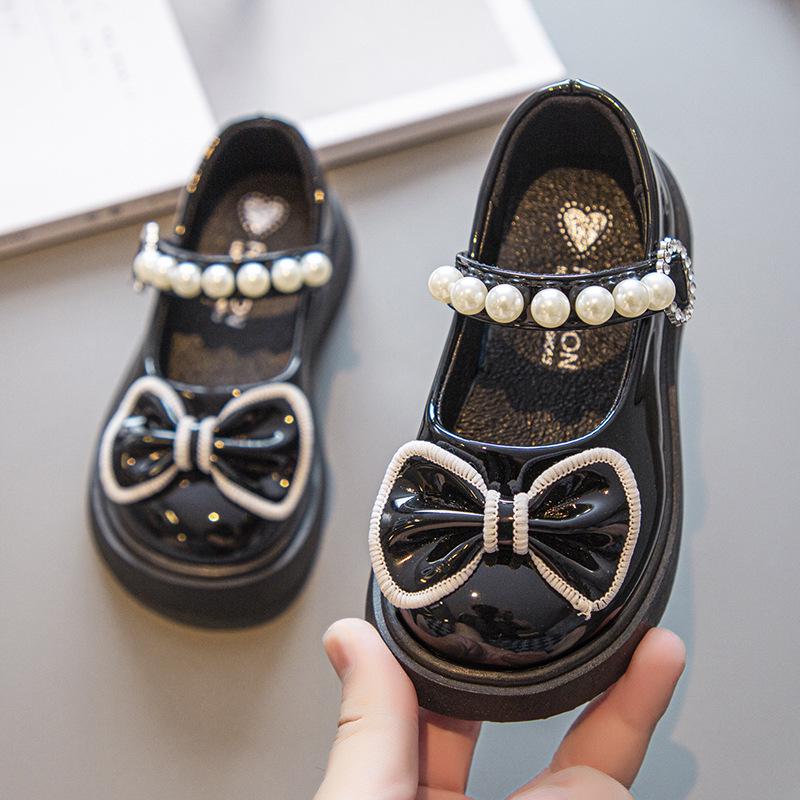 Girls' Mary Jane Leather Shoes: Black & White British Style, Super Soft Princess Performance Shoes for Spring & Autumn.