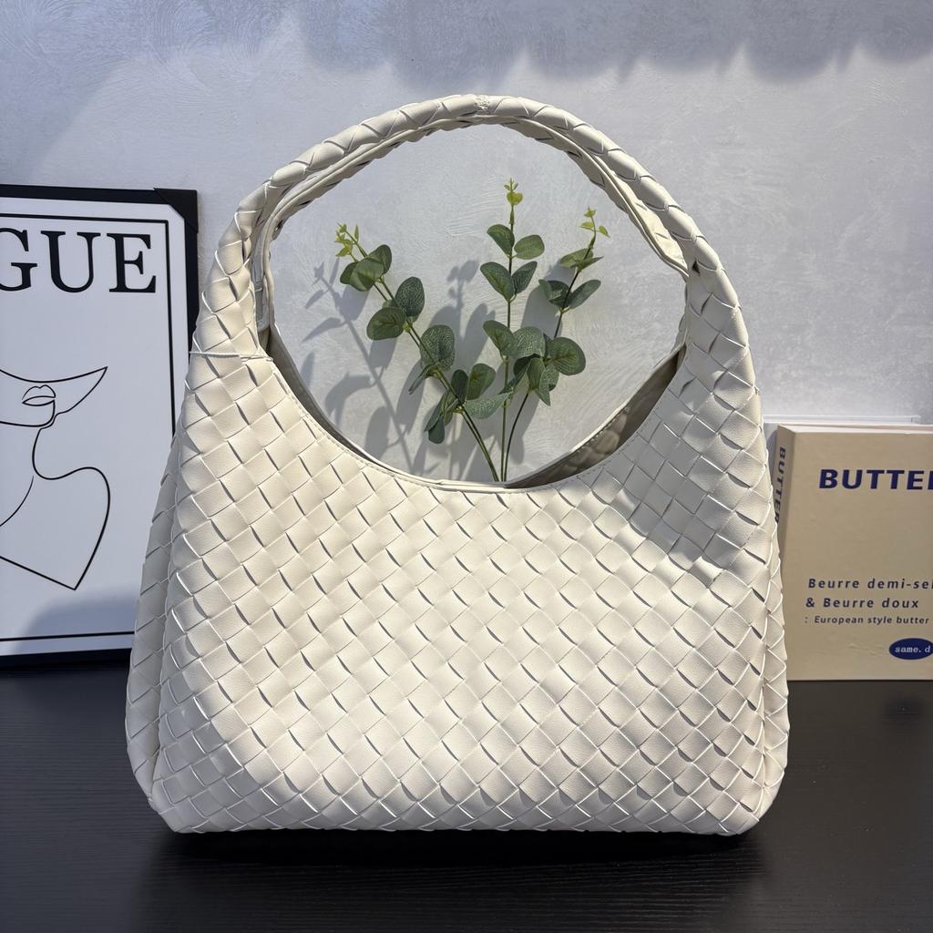 Cross-border bag women's large-capacity 2026 new trendy fashion woven portable bucket bag versatile commuter tote bag