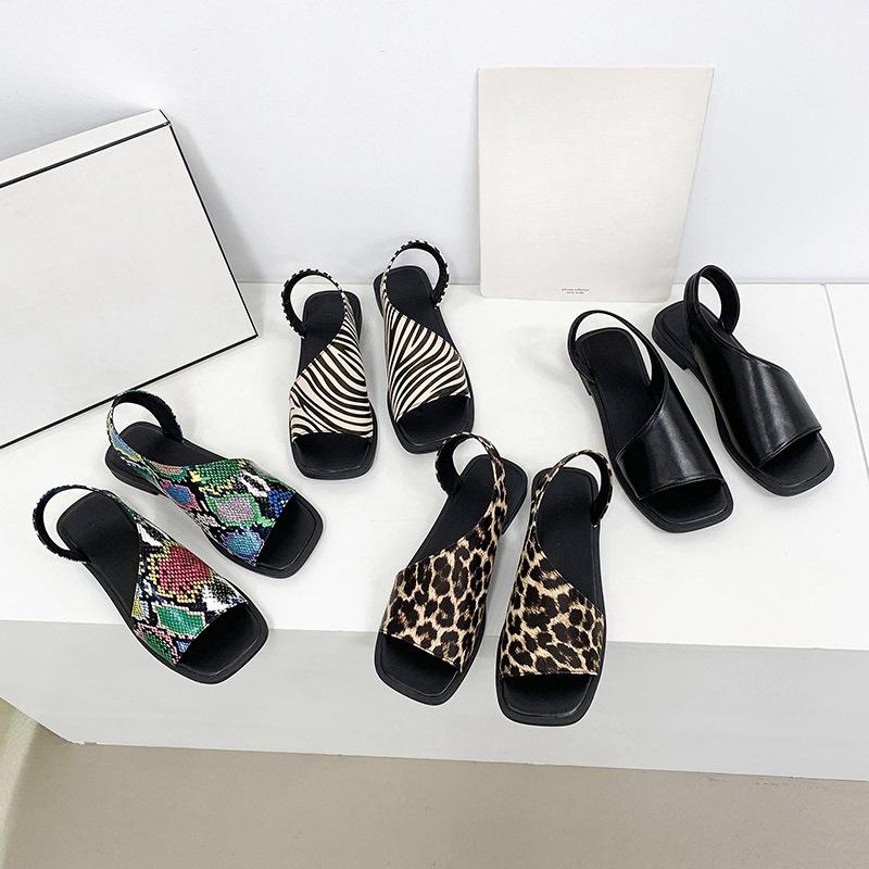 Sandalen mit Leopardenmuster für Damen, Sommer Neu Übergröße Fischmaul Quadratische Zehe Hinten Leer Modische Dicke und Niedrige Absätze Sandalen Trendig