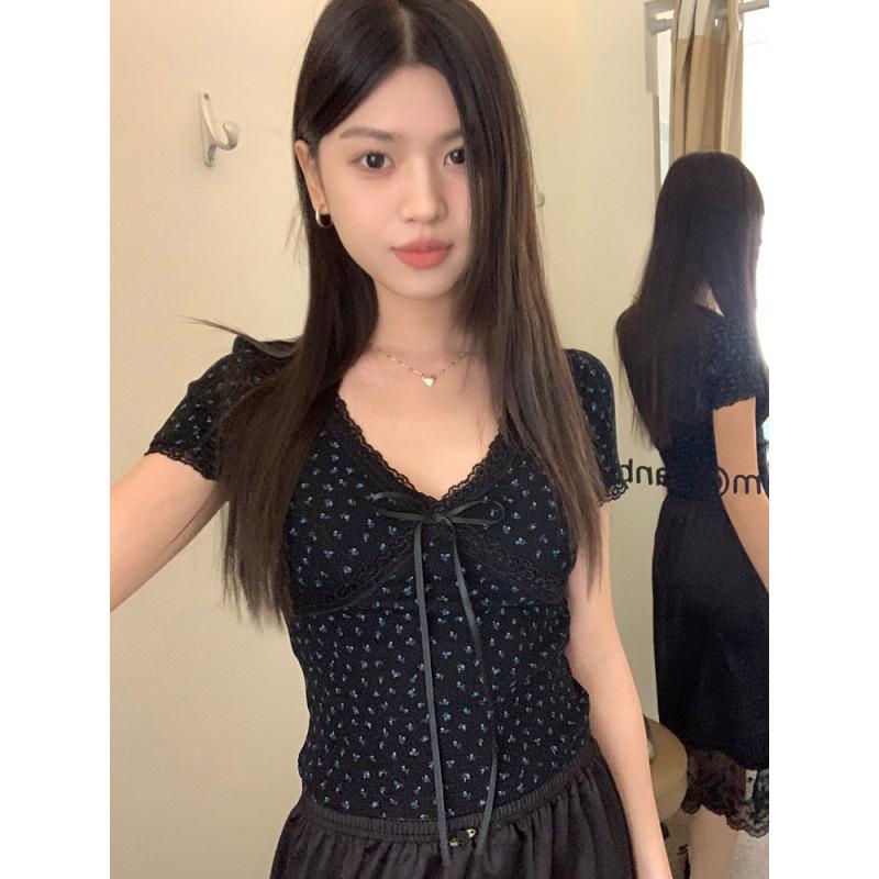 American slim-fit V-neck black floral short top women's summer new pure desire wind bm sweet and spicy front shoulder short-sleeved T-shirt