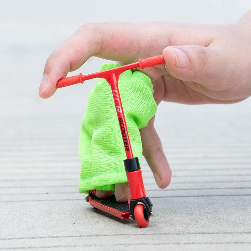 Alloy Finger Scooter and Skateboard Cross-Border Toy Set
