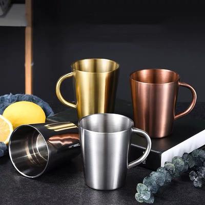 300 ml Doppelschicht-Wasserbecher 304 Edelstahl Thermo-Kaffee-Bierbecher mit Griff Goldsplitter Wärmeisolierende Kaffeetasse