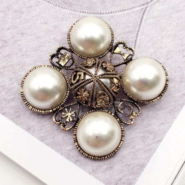 Hot-Selling Retro Design Brooch, High-End Atmospheric Trend Fashion Clothing, Blazer Brooch