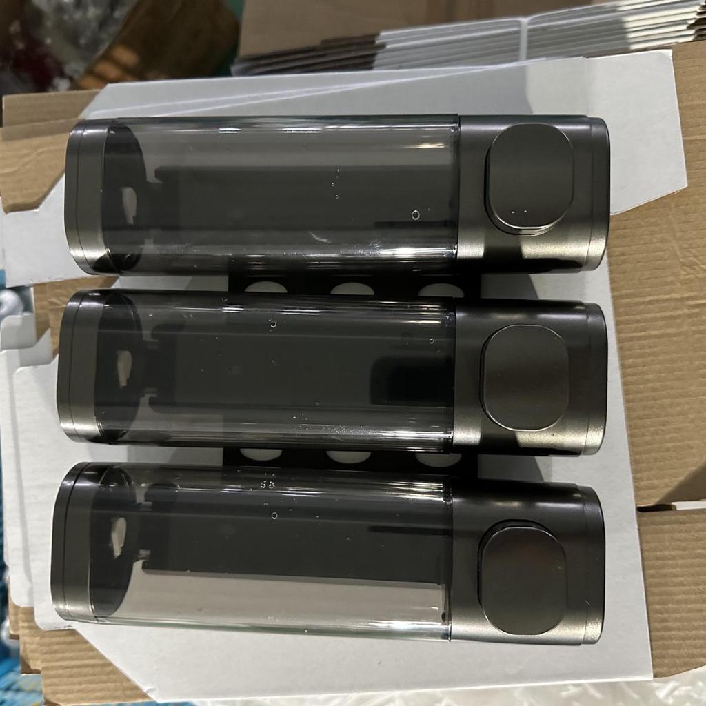 Wandmontierter Drei-Kopf-Seifenspender für Duschgel und Handdesinfektionsmittel, stanzfreies manuelles Druckdesign für den Heim- und Hotelgebrauch.