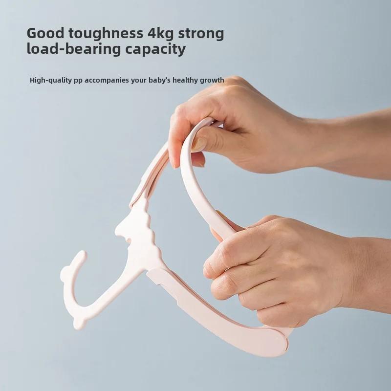 Multi-Functional Retractable Children's Clothes Hanger Baby Drying Rack With Pants Clip Infant Clothes Drying Hanger