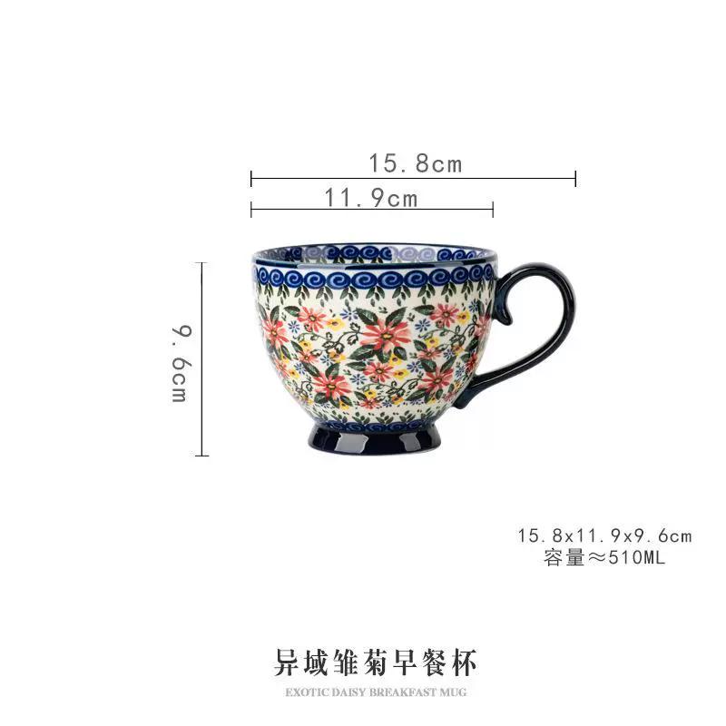 Rankomis tapytas keraminis sriubos dubenėlis su užkandžių serviravimo padėklu, vintažinio gėlių reljefo dizaino, tinkamas naudoti mikrobangų krosnelėje, su dideliu ąsotu ir storu pagrindu, puikiai tinka dribsniams, riešutams