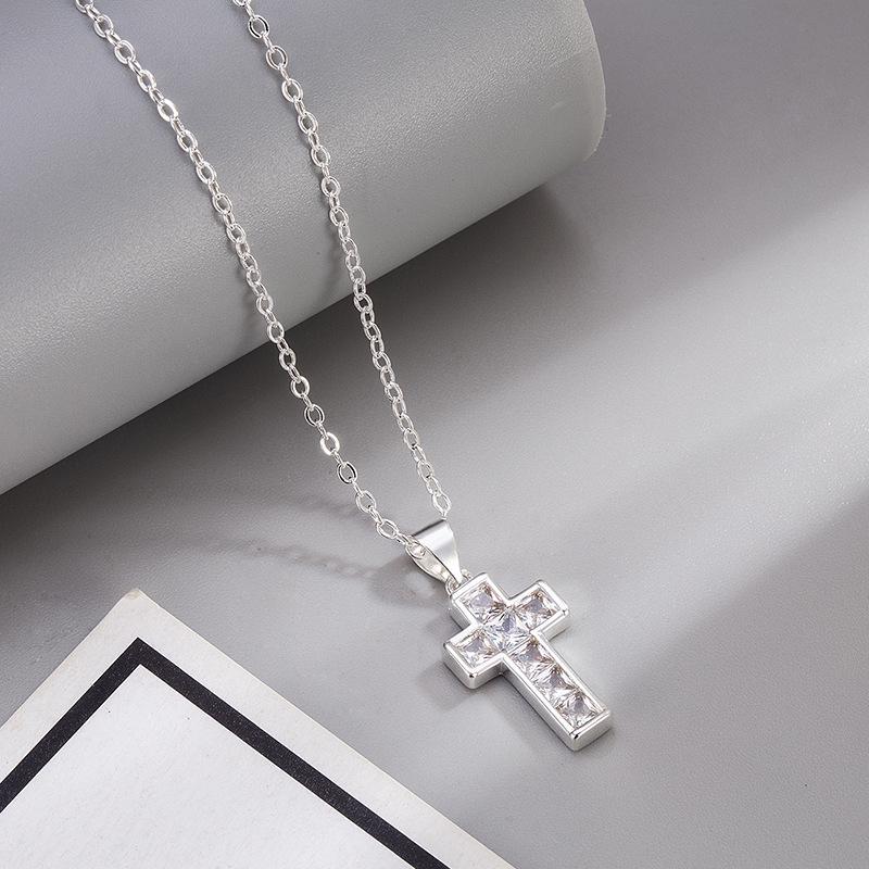 Zirkon-Kreuz-Halskette: Europäische & Amerikanische Leichte Luxus Schlüsselbein Kette für Damen