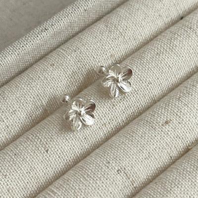 Mori Flower Stud Earrings Feminine Simple Temperament Fairy Fluttering Screw Buckle Small Flower Earrings