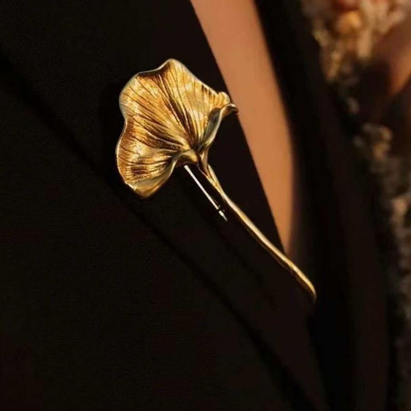 Spilla Ventaglio Foglia d'Acero & Ginkgo – Spilla Pieghettata Unisex per Abiti