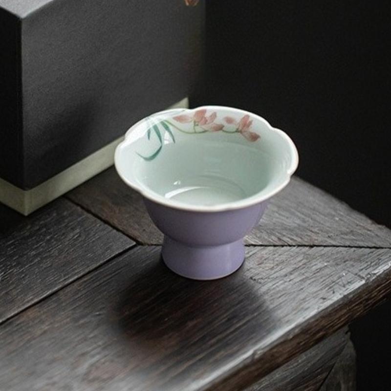Hibiskus Lila Teetasse Blütenrand Hoher Fuß Handbemalt Orchidee Chinesischer Gelehrtenstil Keramik Gongfu Geschenkbox Geschenkset