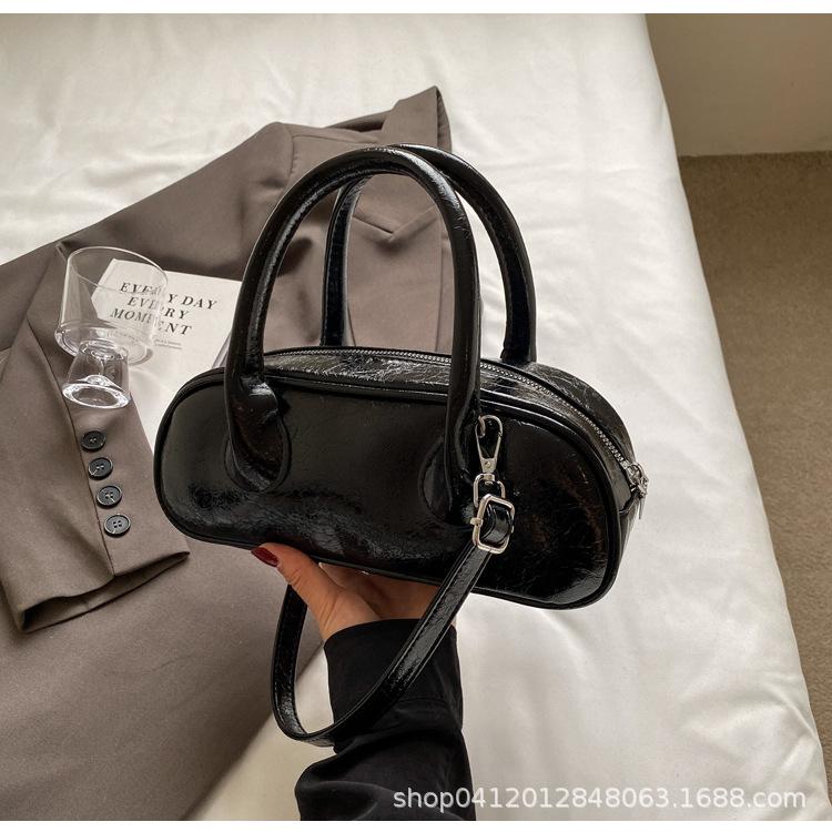 

Модная взрывная портативная сумка Boston 2025 новая модель этого года популярная сумка-мессенджер для поездок на работу серебряная супер огненная сумка через плечо чёрный