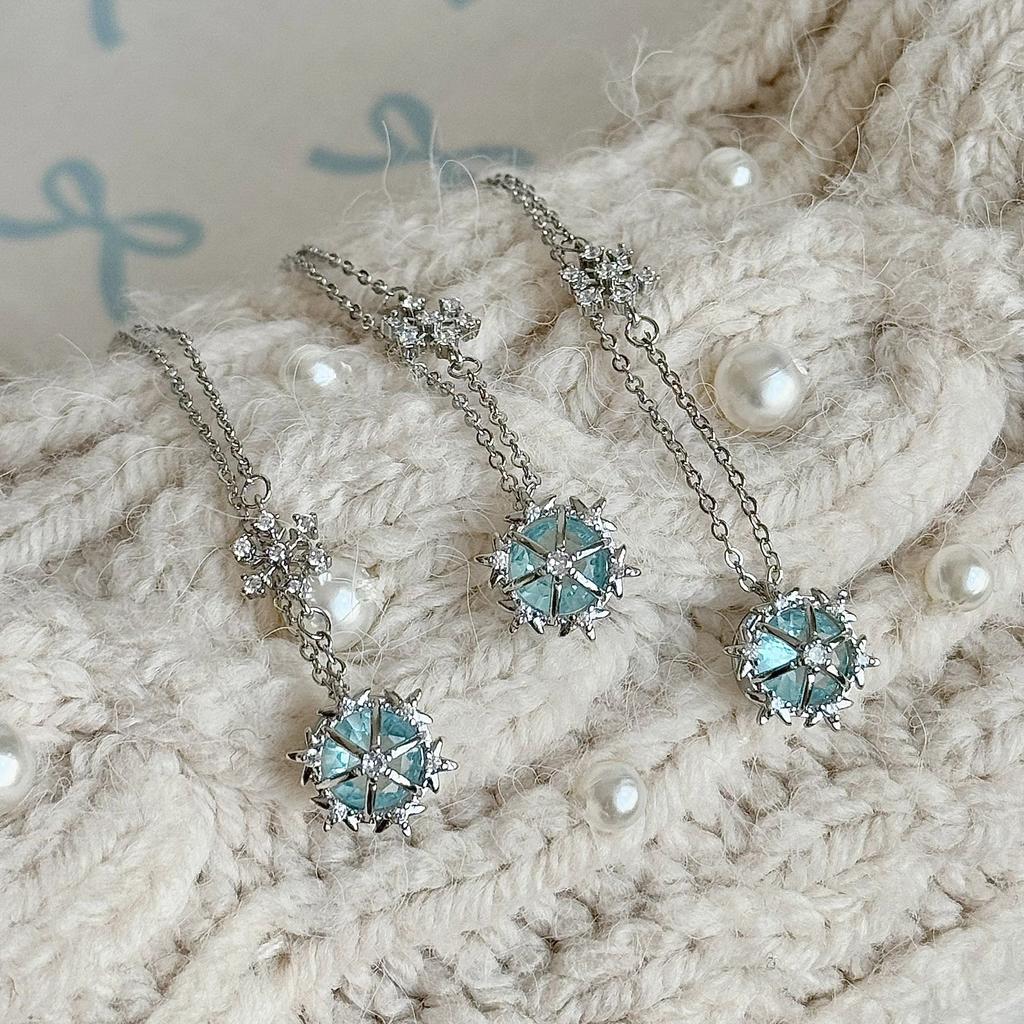 Winter Dreamy Snowflake Pendant Necklace, Niche and High-end, Exquisite, Gentle and Sweet Collarbone Chain