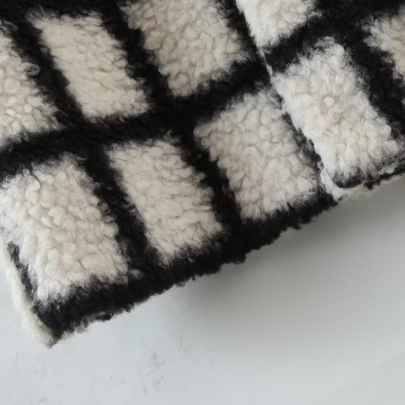 Зимний утолщенный теплый женский плащ большого размера в клетку — фото 13