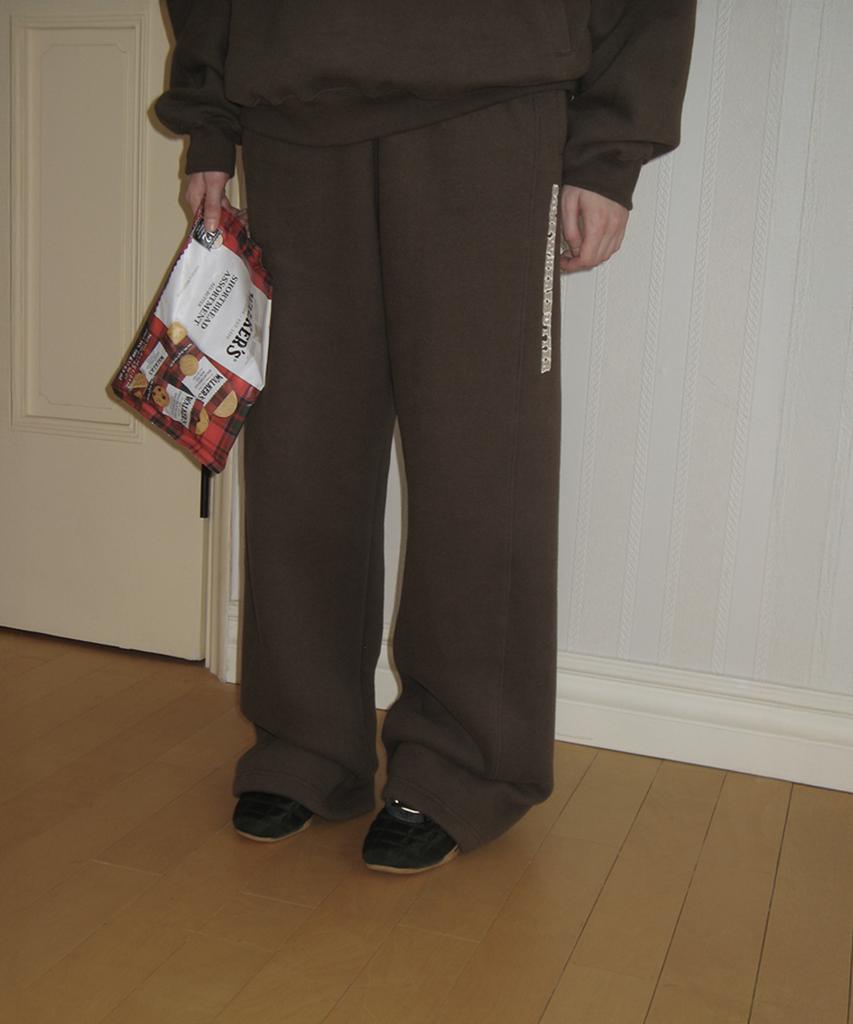 Sseomweeobeoteo Square Logo String Sweatpants - Brown
