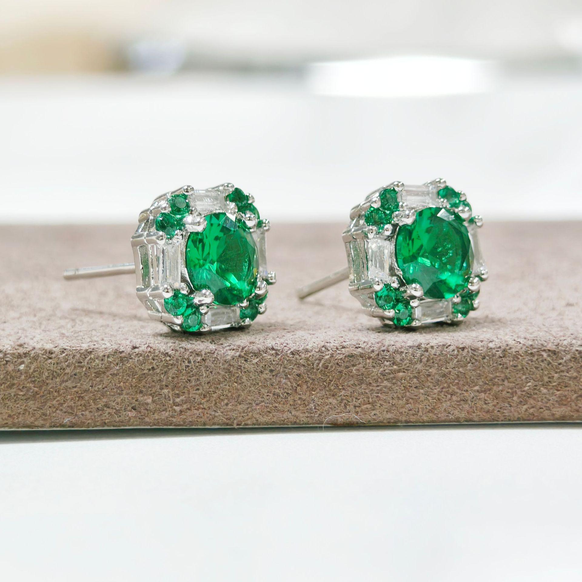 Gesi En Jewelry Square Simulated Gemstone Lux Earrings – Women s Fashionable Drop Earrings, Influencer Style.