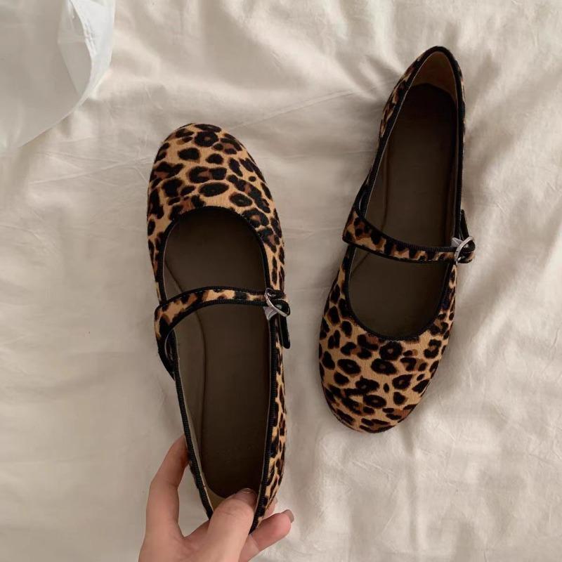 Fashion 2025 New Ladies Shoes Shallow Women's Flats Fashion Leopard Print Casual Round Toe Light Best Seller Comfortable Flat Low Heels