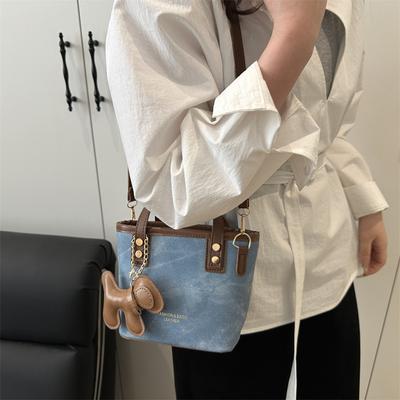 Frühling neue beliebte Kontrastfarbe tragbare kleine Tasche Damenmode Retro Bucket Bag Textur Spleiß Messenger Bag