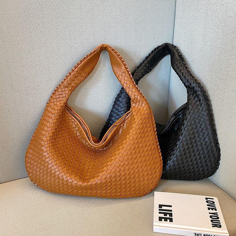 2025 French-Style Textured Women's Versatile Handbag: Single-Shoulder, Underarm, Niche Commuter Bag