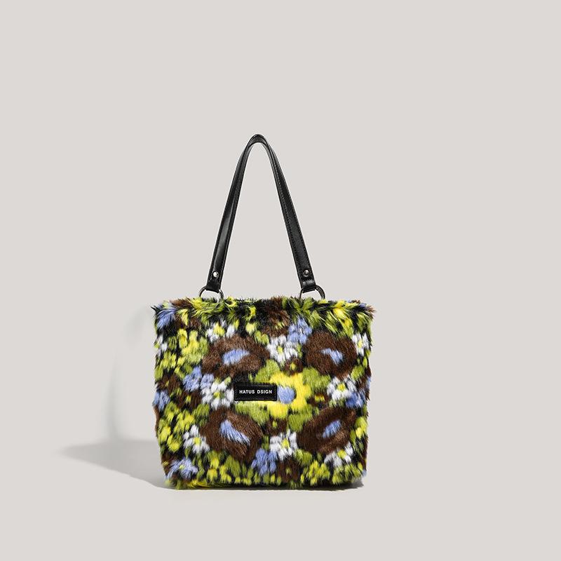 

Нишевый дизайн плюшевая сумка новая большая вместимость на плечо плюшевая сумка весна и лето зелёный