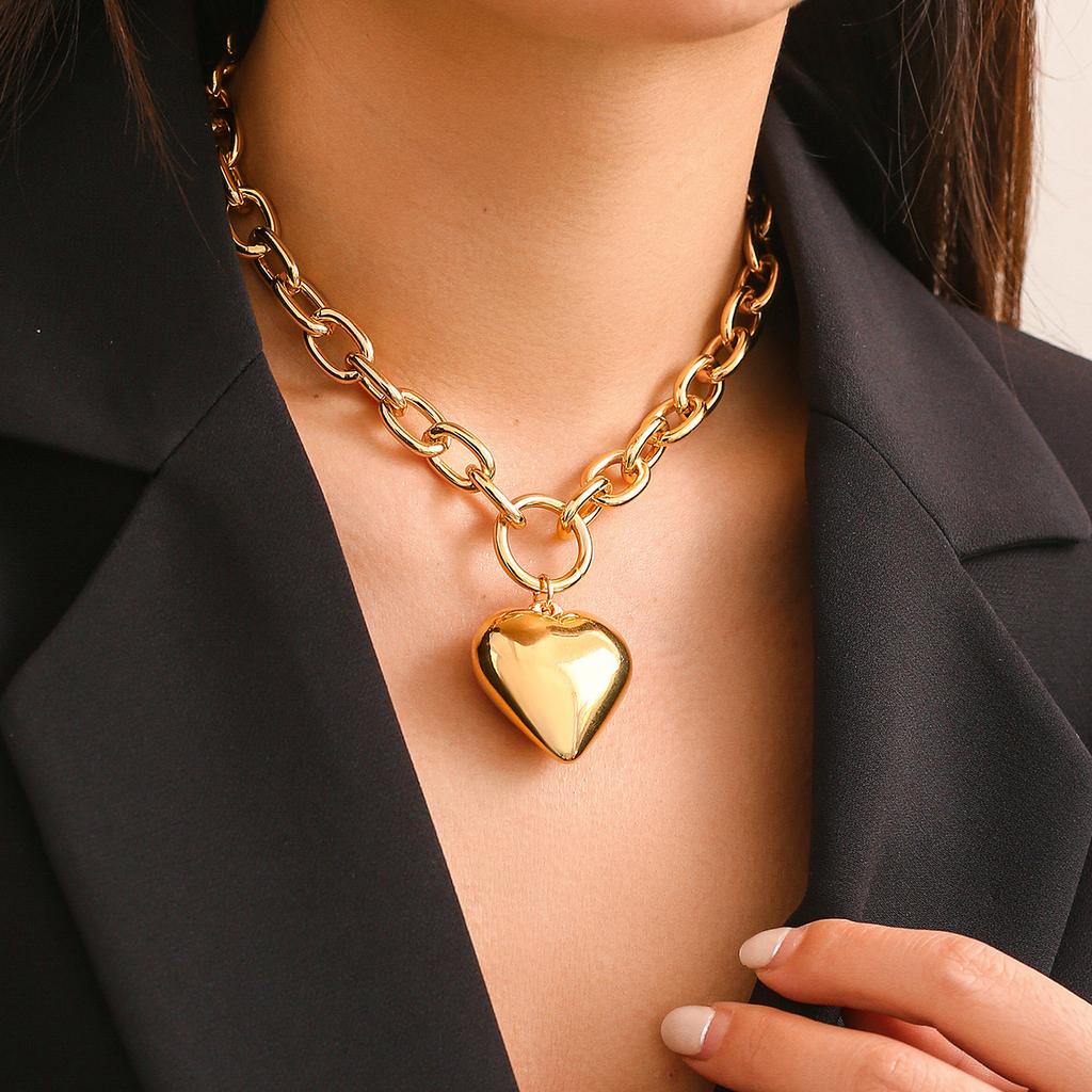 Hip hop style love pendant necklace necklace fashionable simple metal chain short collarbone chain