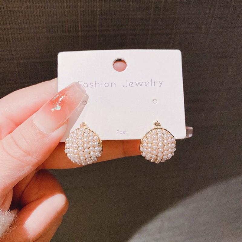 

French retro pearl earrings temperament high-end ear buckle new style trendy niche design light luxury earrings