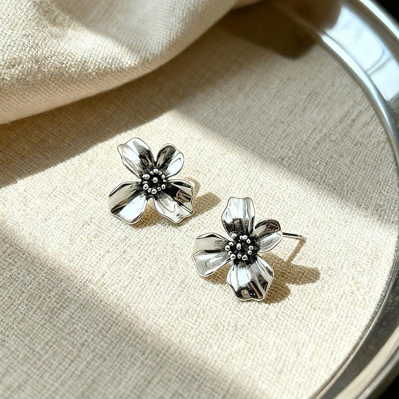 S925 Sterling Silver Four-Leaf Clover Lily Stud Earrings for Women - Simple Fashion Retro Thai Silver Jewelry