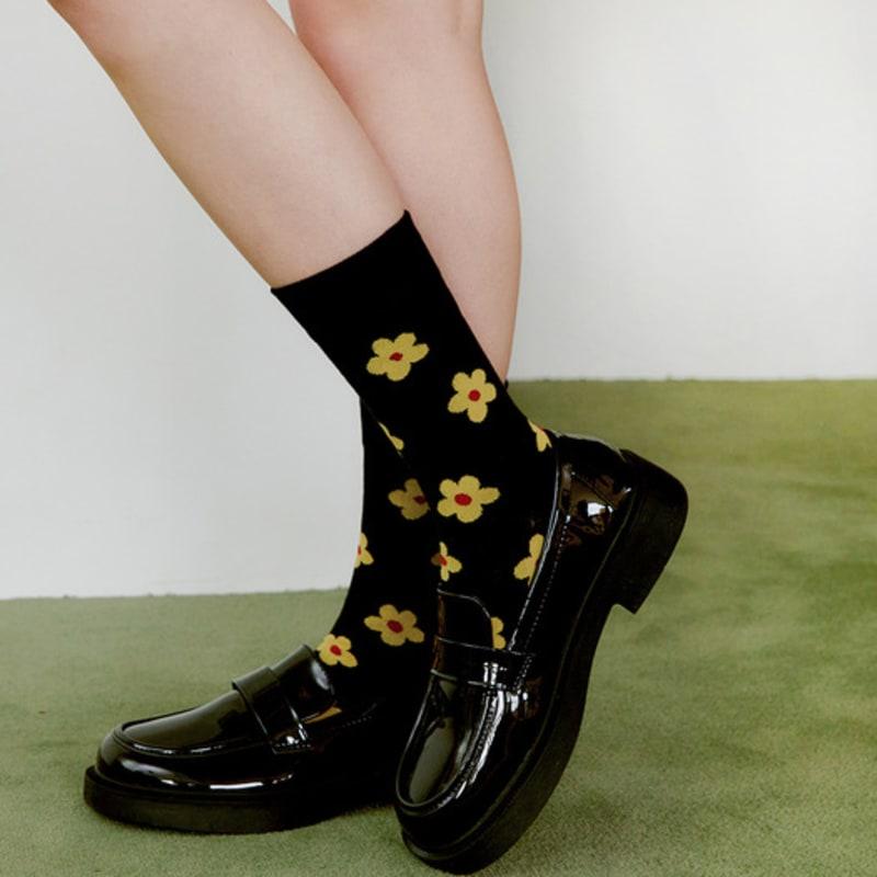 MONTH IN MONTH OUT Patterned flower_BLACK&YELLOW