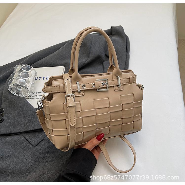 

Premium retro handbag women s 2025 new woven shoulder bag commuter shoulder crossbody bucket bag хаки