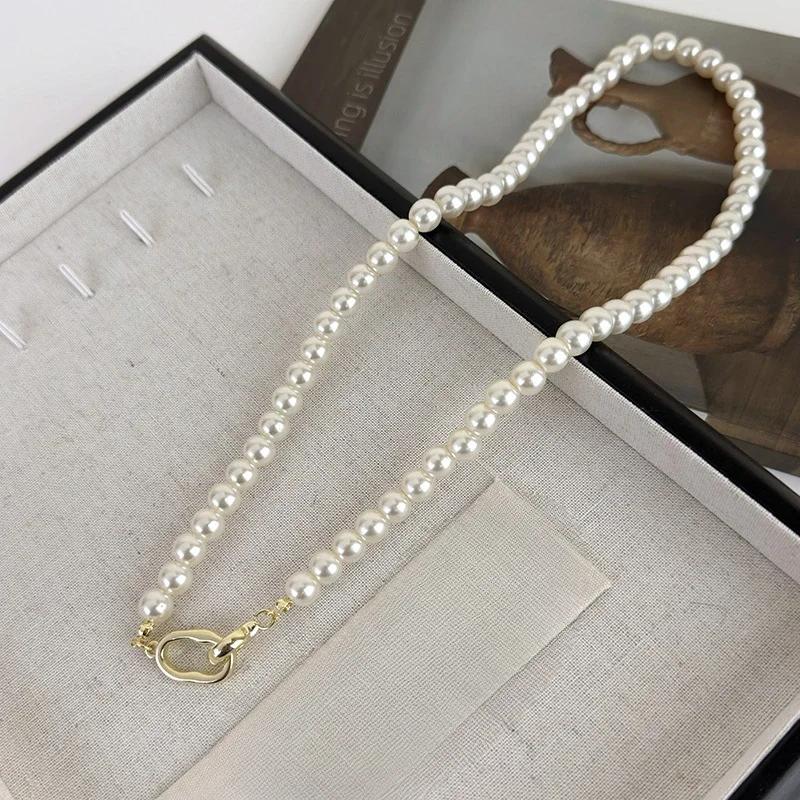 French Elegant and Retro New Grey Pearl Geometric Buckle Necklace Fashionable Accessories for Women