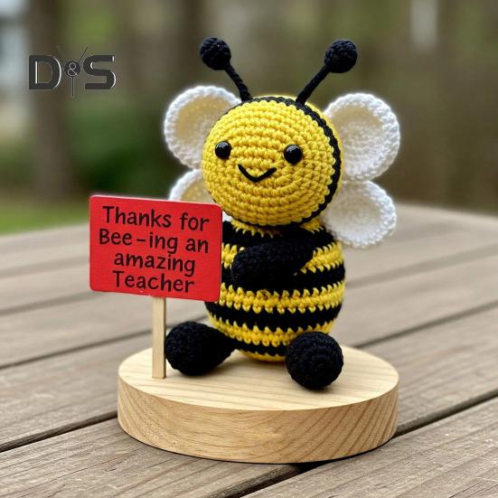 Crocheted Bee Teacher Appreciation Gift Handmade Thankful Bee Ornament with Sign Bee Crochet Doll Gift for Teachers Birthday Teacher's Day