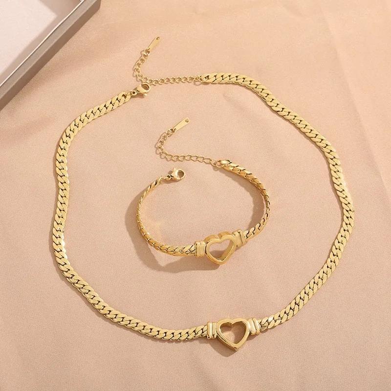 Luxury Hollow Heart Gold Color Stainless Steel Pendant Necklaces for Women Personality Wedding Bride Collar Jewelry Colorfast