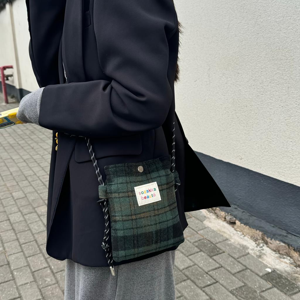 Casual Plaid Tote Bag, Hand Washable Polyester Lined Shoulder Bag with Adjustable Strap and Buckle Closure for Phone and Lipstick Storage