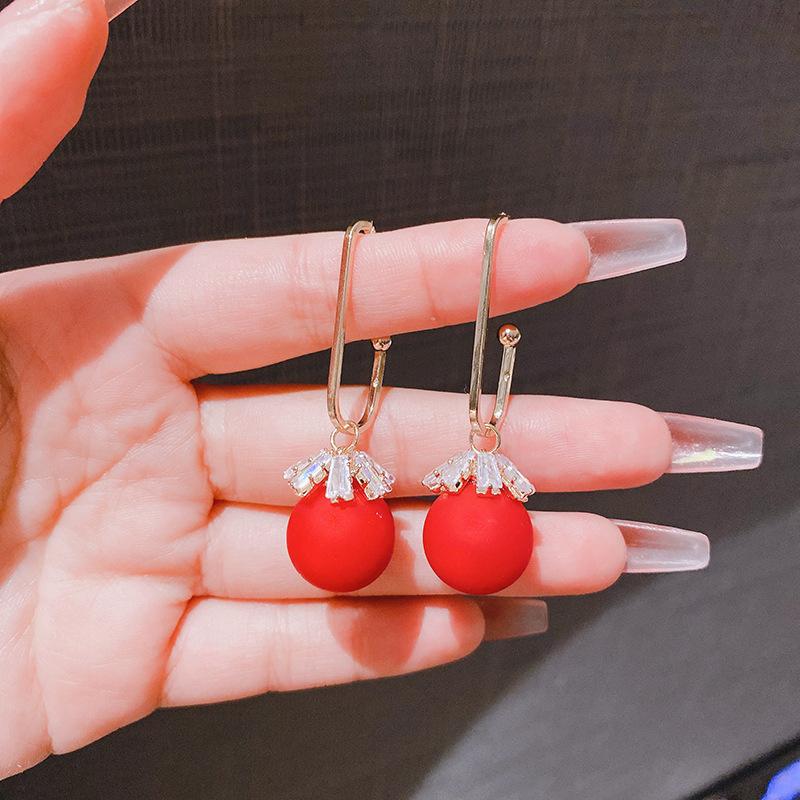 Orecchini alla moda con frange, lussuosi e sofisticati, dal fascino elegante. Lunghi Orecchini di Perle per uno Stile Versatile e Raffinato.