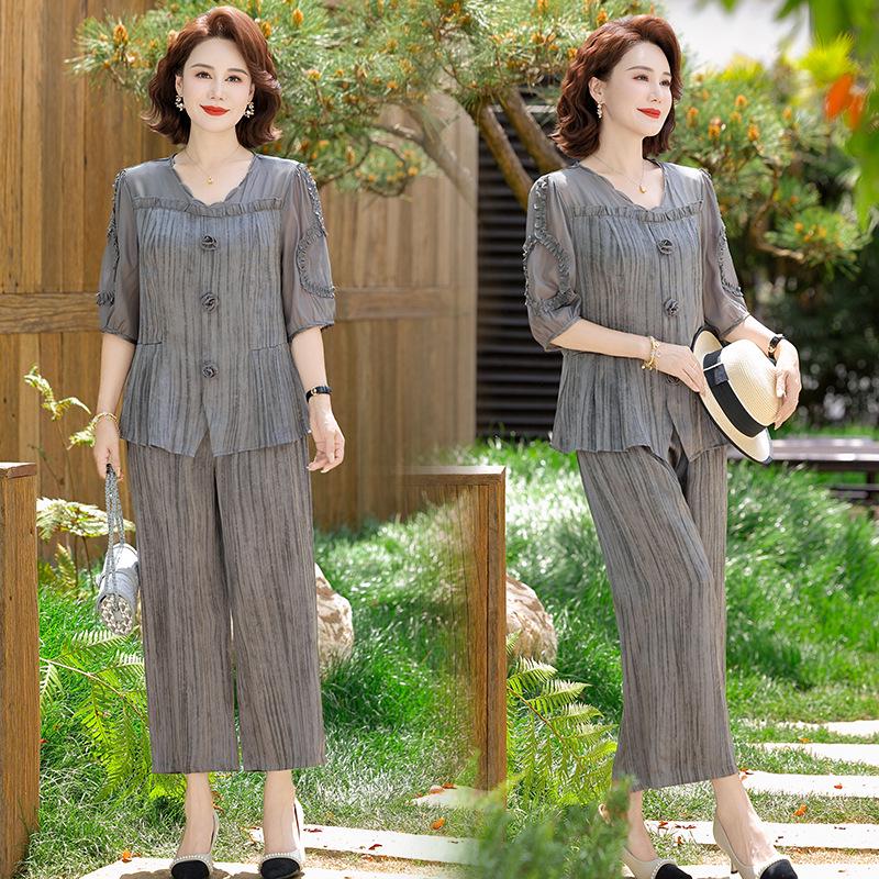 

Mom s 2026 Chiffon Suit: Summer Fashionable Two-Piece Set for Middle-Aged and Elderly Women - Age-Reducing Top & Wide-Leg Pants. 4XL [Recommended for 130-145 Jin]