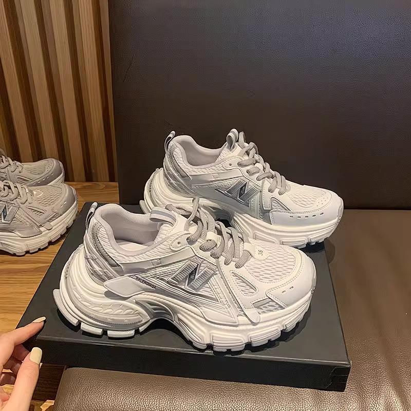 

European station platform dad shoes women s 2025 new versatile breathable mesh lightweight height increase casual sports shoes 35 серый белый