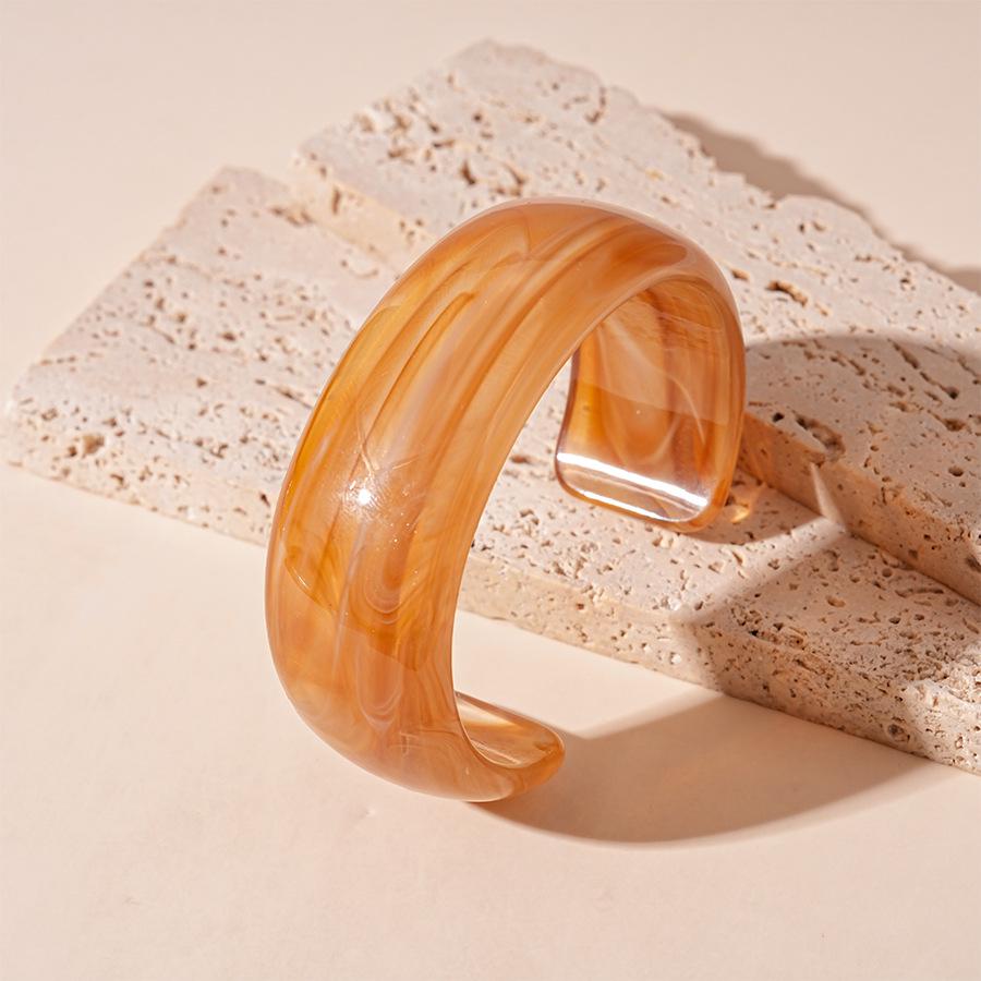 Retro Acrylic Geometric Circle Open Bangle - European & American High-End Women's Statement Jewelry