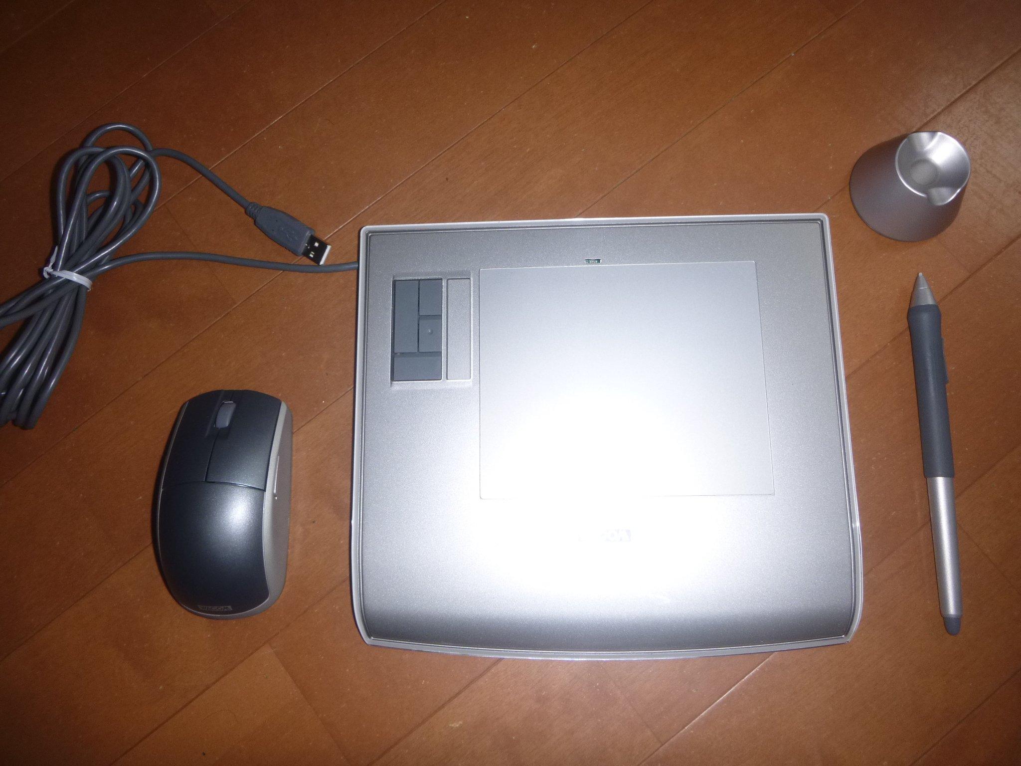 

WACOM Intuos3 A6 size crystal silver PTZ-430S0