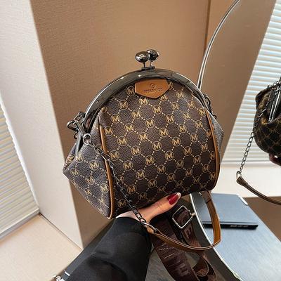 2025 New Fashion Women's Bag Chain Shoulder Bag Letter Design Shell Bag Clip Bag Portable Oblique Span Bag