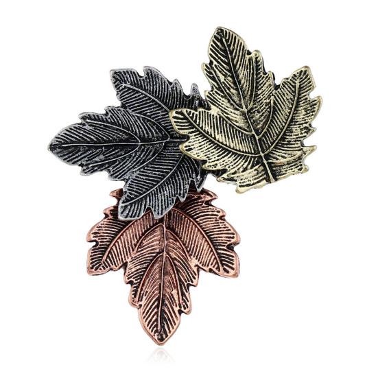 

Женская брошь Ретро Фестивальная Элегантная Геометрическая Гальваническое покрытие Рождественское украшение Подарки Трехцветный Кленовый лист Зажим для воротника Модная бижутерия для Нового золотистый
