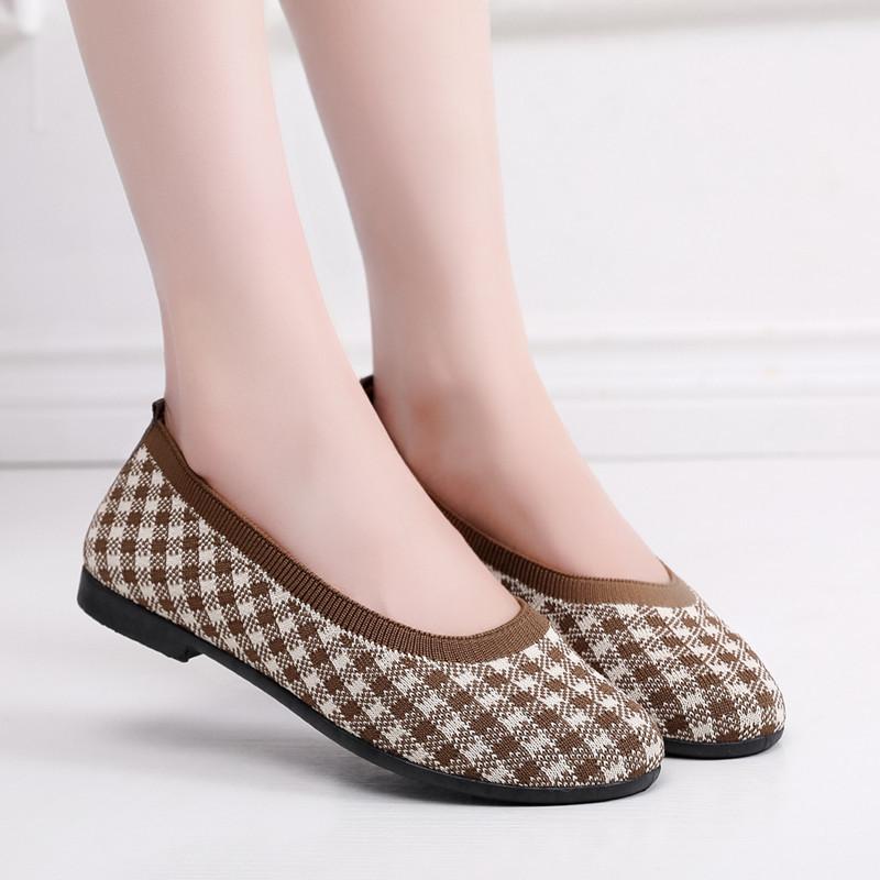Breathable and Comfortable Old Beijing Cloth Shoes, Casual Slip-on Shoes for Women, Mother's Shoes, Fashionable Flying Woven Cloth Shoes