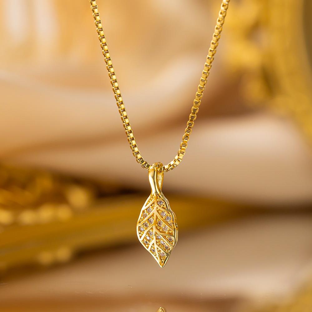 Elegant Luxury Full Zircon Copper Micro Inlaid Necklace Women Simple Exquisite Collarbone Chain Necklace