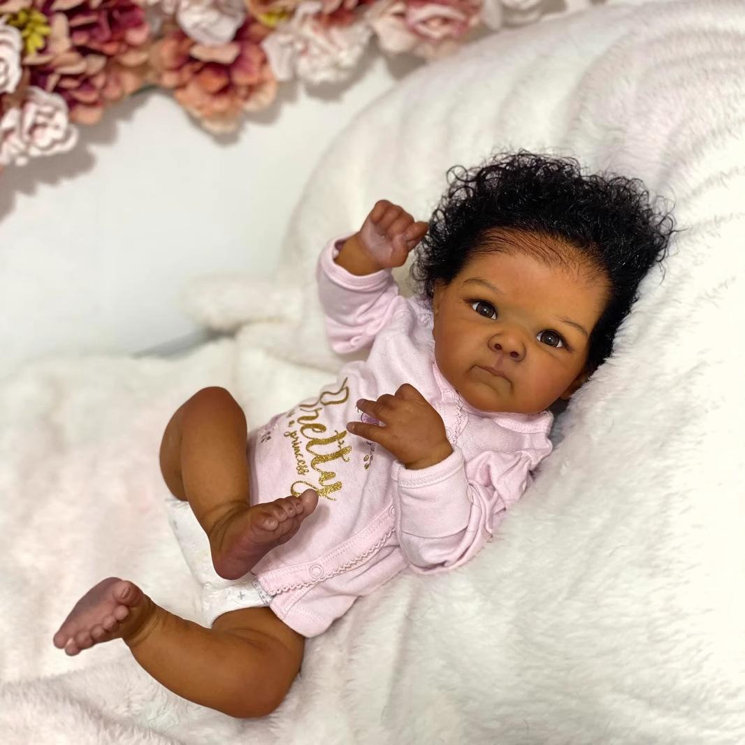 

High Color 3D Painting Black Skin Reborn Dolls Bettie Soft Cotton Cloth Body Simulation Doll with Implanted Curly Hair Realistic Baby Doll Toy for Kid cloth body
