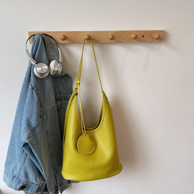 Korean Version of the New Personalized Armpit Bag High Value Women's Niche PU Simple Fashion Bucket Bag Women's Shoulder Bag