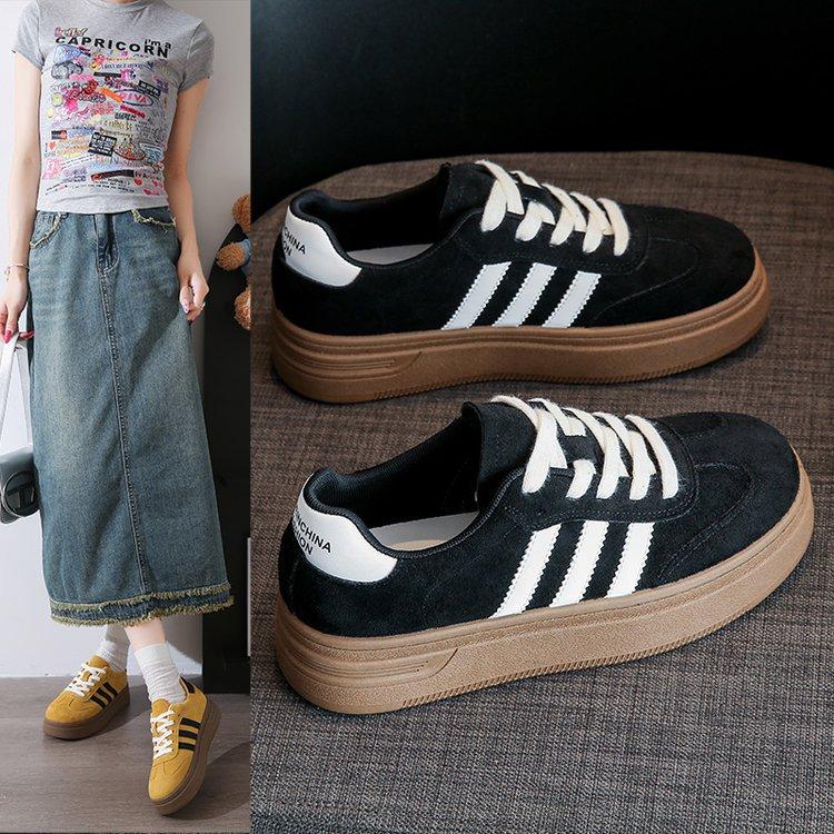 Kleine weiße Schuhe Damen 2025 neu beliebt Frühling und Sommer Mesh Tide Plateau Student vielseitig Sport und Freizeit Damenschuhe Board Schuhe