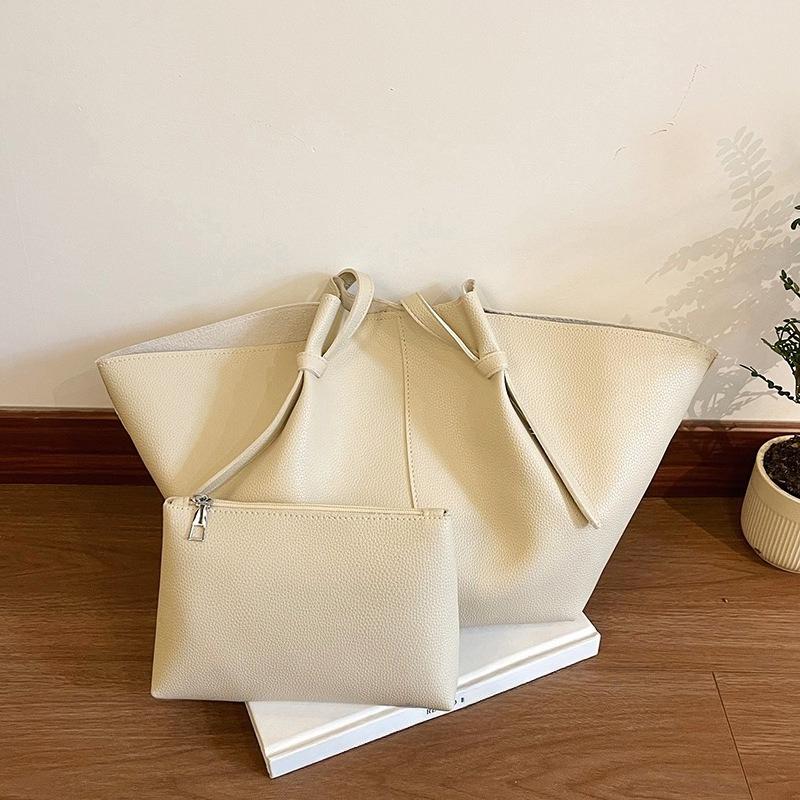 Trendy Tote Hand-held Wing Bag with Large Capacity for Commuting